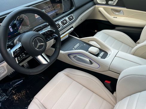 New 2026 Mercedes-Benz GLS 450 4MATIC image 9