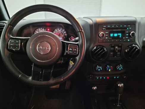 Used 2017 Jeep Wrangler Unlimited Sahara image 22