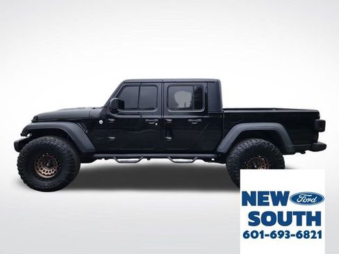 Used 2020 Jeep Gladiator Sport w/ Quick Order Package 24S image 2