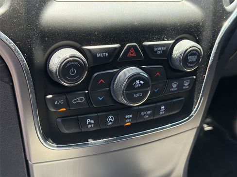 Used 2021 Jeep Grand Cherokee Laredo RWD image 35