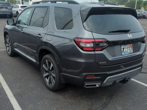 Used 2023 Honda Pilot Touring image 9