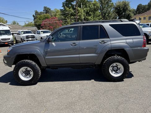 Used 2005 Toyota 4Runner SR5 AWD/4WD image 4