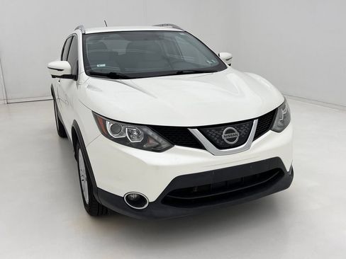 Used 2018 Nissan Rogue Sport SV w/ SV Technology Package AWD/4WD image 3