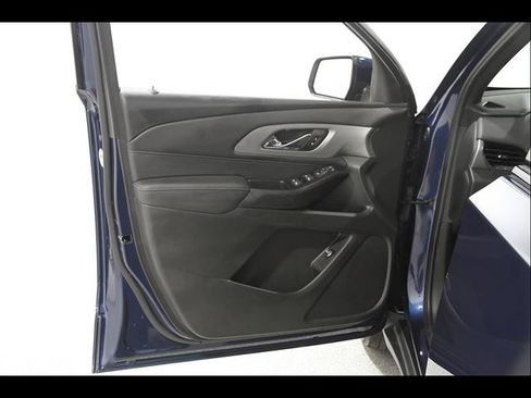 Used 2023 Chevrolet Traverse LT FWD image 4