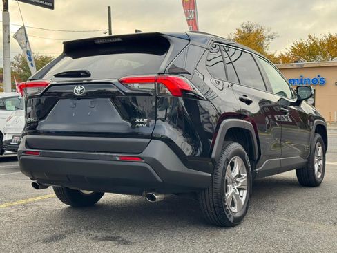 Used 2022 Toyota RAV4 XLE image 10