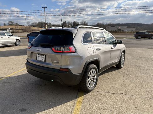 Used 2019 Jeep Cherokee Latitude w/ Cold Weather Group image 5
