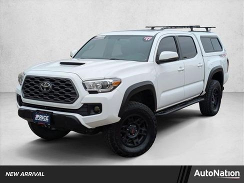 Used 2017 Toyota Tacoma TRD Off-Road AWD/4WD image 1