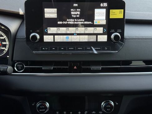 New 2025 Mitsubishi Outlander SE image 20