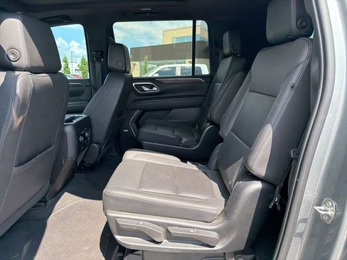 Used 2023 Chevrolet Suburban LT w/ LT Signature Plus Package RWD image 12