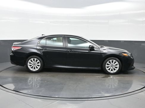 Used 2020 Toyota Camry LE FWD image 7