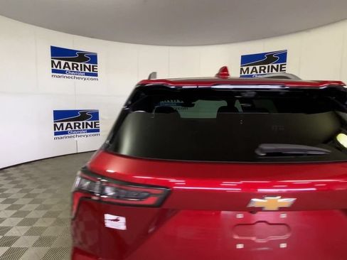 Used 2025 Chevrolet Equinox LT w/ Convenience Package II FWD image 9