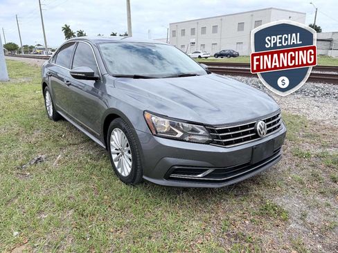 Used 2017 Volkswagen Passat 1.8T SE FWD image 2