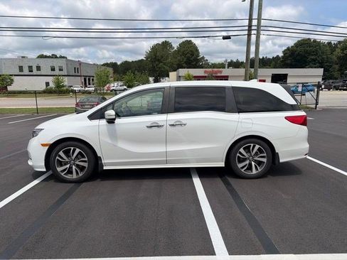 Used 2022 Honda Odyssey Touring image 2