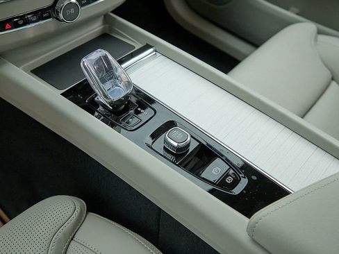 New 2026 Volvo XC60 B5 Ultra w/ Protection Package Premier image 16