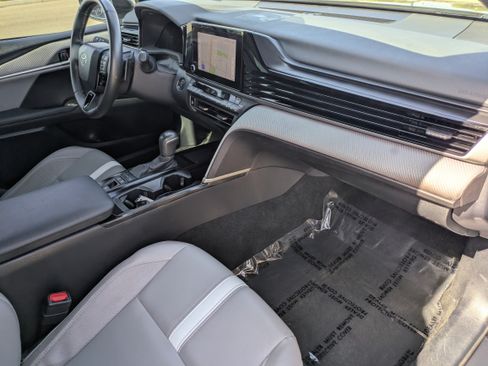 Used 2025 Toyota Camry SE w/ Convenience Package FWD image 12