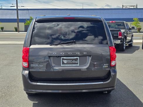 Used 2019 Dodge Grand Caravan SXT w/ Rear Park Assist Package FWD image 7