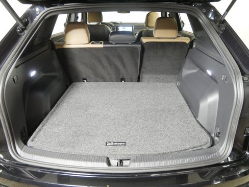 Certified 2025 Volkswagen Atlas Cross Sport SE image 18