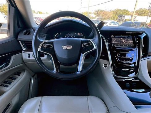 Used 2017 Cadillac Escalade Luxury image 8
