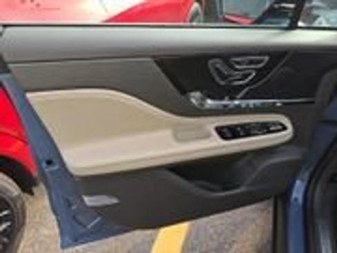 Used 2023 Lincoln Corsair AWD w/ Equipment Group 101A image 9