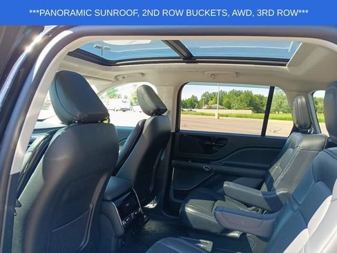 Used 2025 Lincoln Aviator AWD image 2