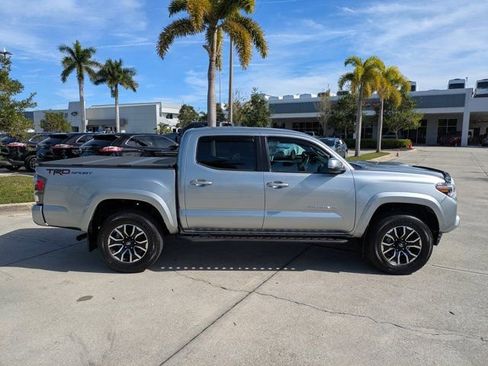 Used 2022 Toyota Tacoma TRD Sport image 3