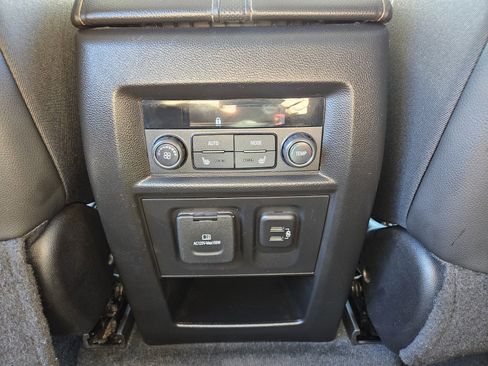 Used 2020 Chevrolet Traverse Premier w/ Redline Edition image 11