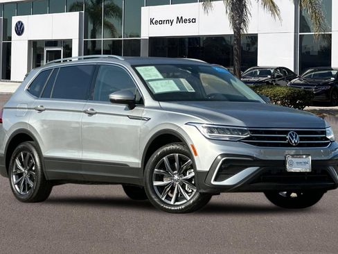 Used 2023 Volkswagen Tiguan SE FWD image 2