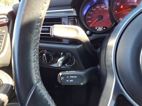 Used 2021 Porsche Macan image 24