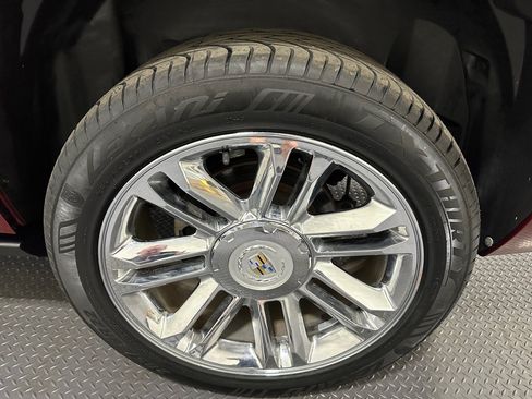 Used 2010 Cadillac Escalade Platinum AWD/4WD image 23