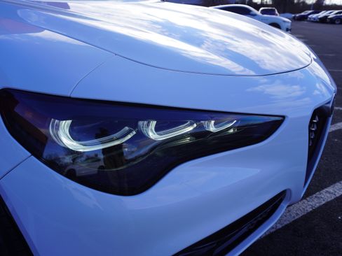 Used 2024 Alfa Romeo Stelvio Veloce image 4
