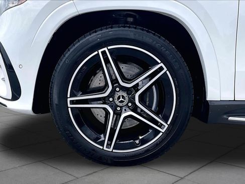 Certified 2025 Mercedes-Benz GLS 450 4MATIC image 11