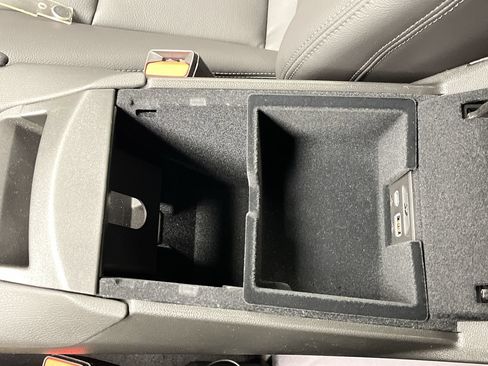 Used 2026 Cadillac XT5 Luxury w/ LPO, Floor Liner Package AWD/4WD image 24