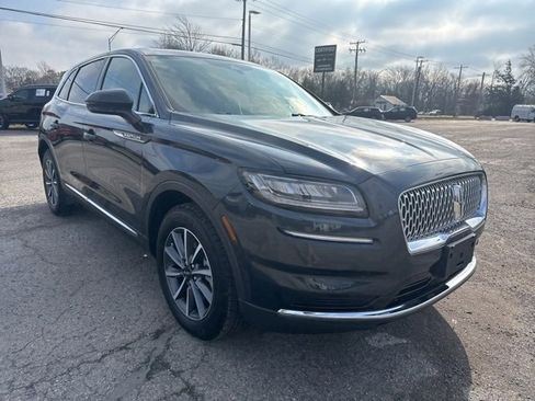 Used 2022 Lincoln Nautilus AWD image 3