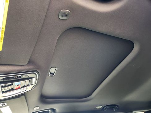 New 2025 Jeep Grand Cherokee Altitude image 17