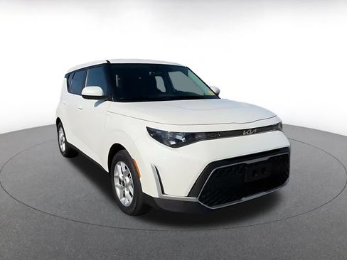 Used 2025 Kia Soul LX w/ LX Technology Package FWD image 3