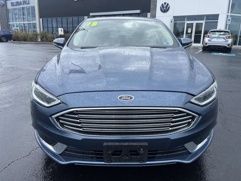 Used 2018 Ford Fusion SE w/ Fusion SE Technology Package FWD image 2
