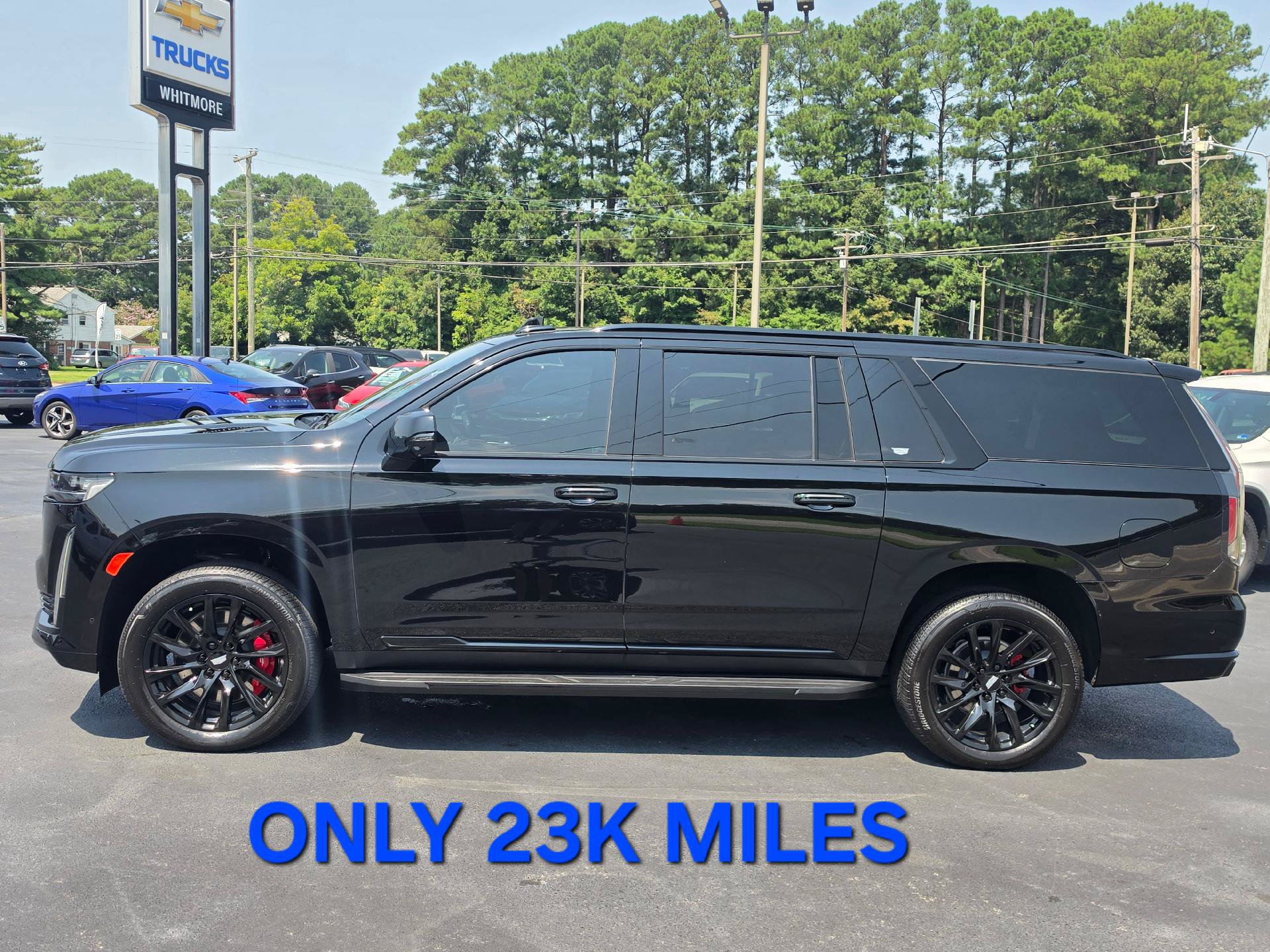 Used 2024 Cadillac Escalade ESV Sport w/ LPO, ONYX Package AWD/4WD image 2