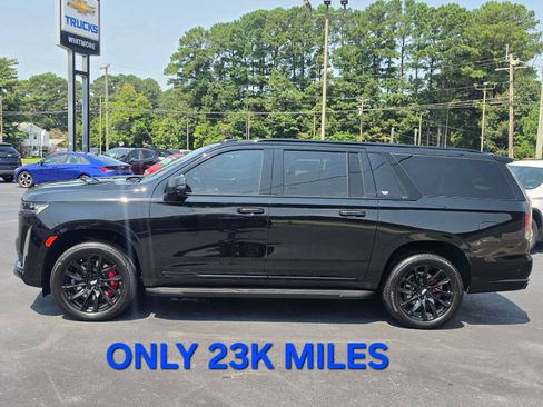 Used 2024 Cadillac Escalade ESV Sport w/ LPO, ONYX Package AWD/4WD image 2