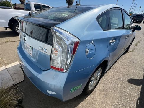Used 2015 Toyota Prius Prime Plug-In Hybrid FWD image 4