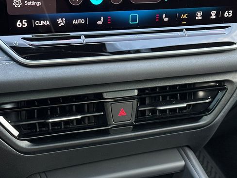 New 2026 Volkswagen Tiguan SE R-Line FWD image 18