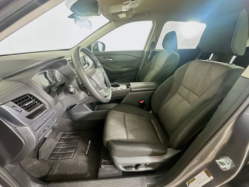 Used 2025 Nissan Rogue SV FWD image 13