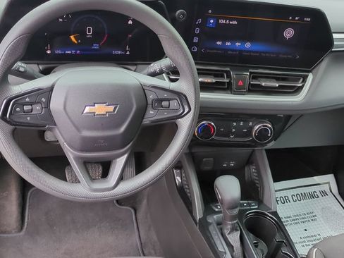 Used 2025 Chevrolet TrailBlazer LT AWD/4WD image 15