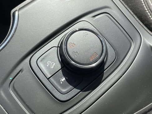 Used 2024 GMC Terrain SLE AWD/4WD image 26