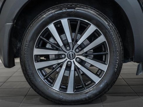 Used 2024 Nissan Pathfinder Platinum w/ Black Appearance Package image 19