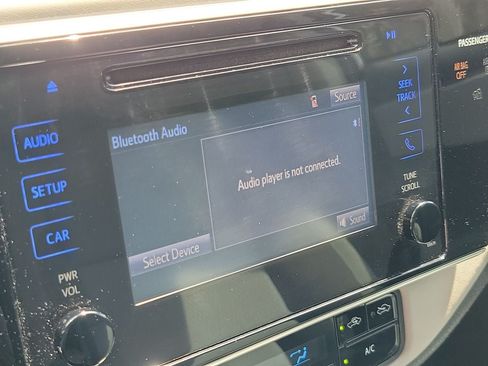 Used 2017 Toyota Corolla L FWD image 24