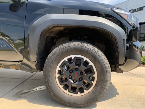 Used 2024 Toyota Tacoma TRD Off-Road AWD/4WD image 31