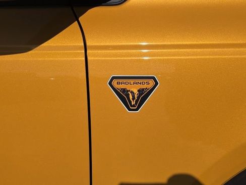 Used 2021 Ford Bronco Badlands image 3