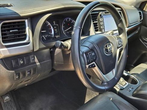 Used 2014 Toyota Highlander Limited FWD image 8