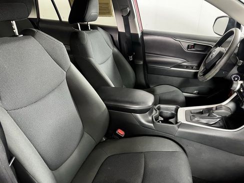 Used 2020 Toyota RAV4 LE image 14