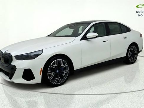 Used 2024 BMW i5 eDrive40i w/ Executive Package RWD image 5